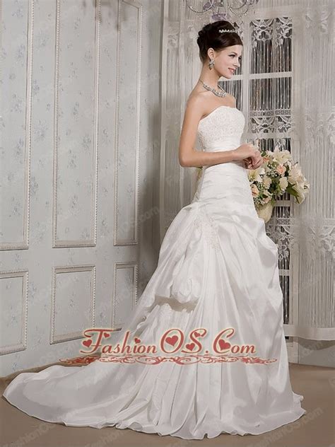 Modern A Line Princess Strapless Chapel Train Taffeta Appliques