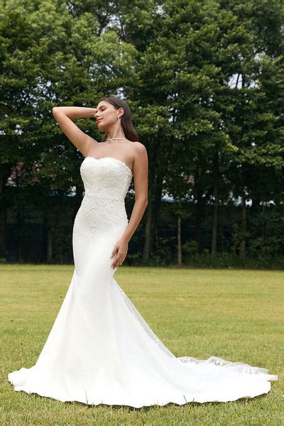 Zapaka Women Ivory Mermaid Sweetheart Wedding Dress With Lace Detachale Long Sleeves Bridal