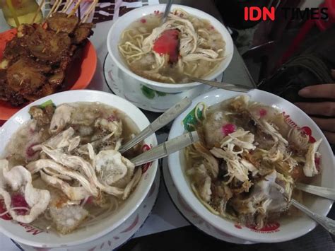 Warung Mie Sop Kampung Deirdre Russell