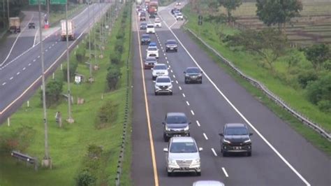 H 4 Lebaran 2023 Arus Mudik Di Tol Cipali Subang Ramai Lancar