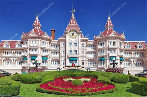 Entrance in Disneyland Paris – Stock Editorial Photo © razvanphoto #9176743