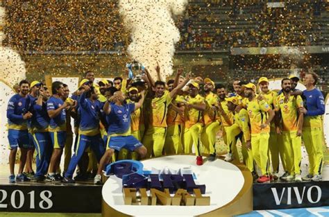 Csk Lift The Ipl 2018 Trophy News Samachar