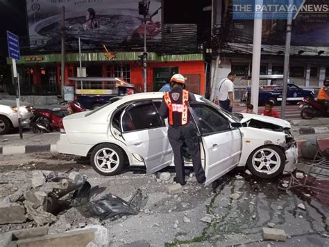 Driver Flees After Suspected Drunk Crash At Dolphin Roundabout In Pattaya The Pattaya News