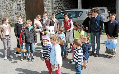 Les F Rus Du Plessix Enfants Et Lapin La Chasse Aux Galets Le