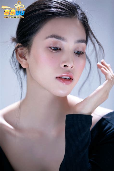 Sex Tiểu Vy hoa hậu Việt Nam mặt xinh dáng ngon bướm tươi nhiều nước