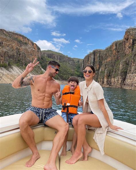 Mari Gonzalez Mostra Dia De Aventura Em Cachoeira Ao Lado De Jonas E