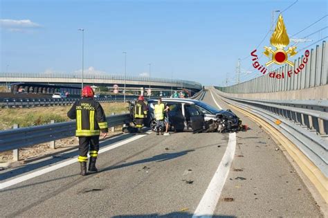 Incidente Allo Svincolo Autostradale Di Balocco Coinvolta Unauto Con