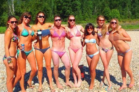 Photo Of Women In Bikinis Goes Viral For Hilarious Reason Can You See It Yet Daily Star