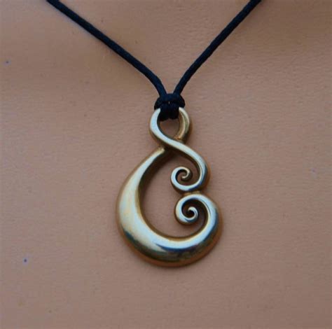 Solid bronze Pendant~ Maori Love symbol | Felt