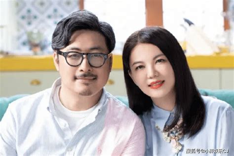 李湘离婚后和前夫首同框！一家三口现身机场，其乐融融王岳伦复合网友