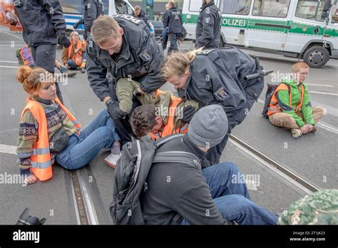 Berlín Alemania 14º de octubre de 2023 La policía de Berlín expulsó