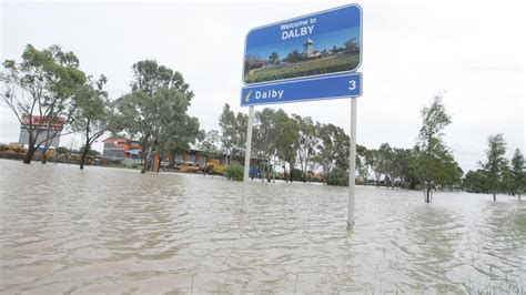 Qld Brisbane Gold Coast Weather Huge System Lingers Over States