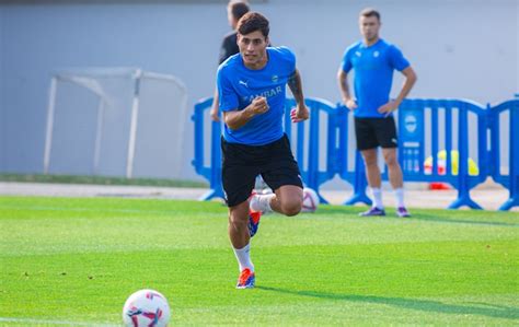 Carlos Martín completa su primer entrenamiento como jugador del Alavés