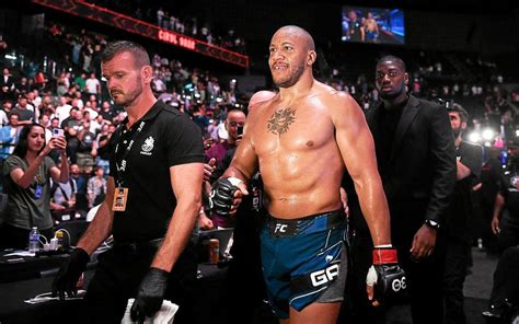 Le Domicile Dune Star Du Mma Cambriol Paris La Nuit De Son Combat