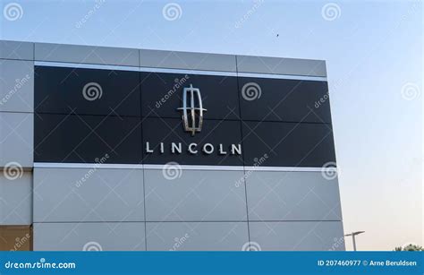 Lincoln Dealership editorial photography. Image of lease - 207460977