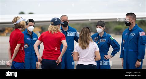 Los Astronautas De La NASA Jessica Watkins Robert Hines Samantha