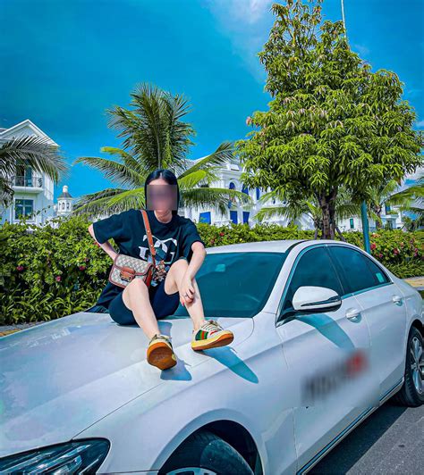 Xôn xao nhóm hot girl tài chính K mặc đồ hiệu check in xe sang nhưng phải đi vay nóng vì