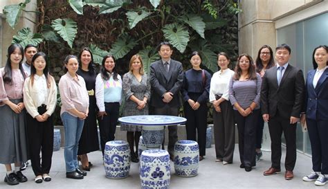 Consejero De La Embajada China En El Perú Visita El Instituto Confucio Pucp Instituto Confucio