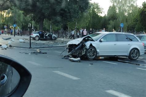 Groźny wypadek w Lublinie zderzyły się dwa audi Cztery osoby zostały