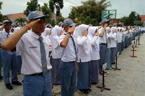 Kenapa Seragam Sma Berwarna Putih Abu Abu Ini Alasannya