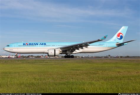 HL7525 Korean Air Airbus A330 322 Photo By Lance C Broad YBBN