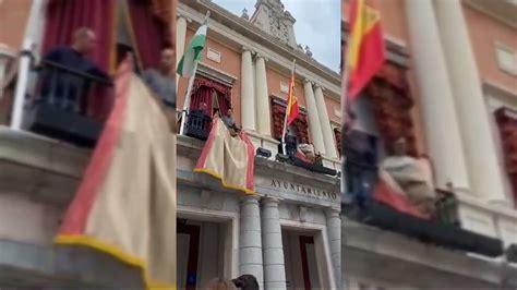 Video Ya Huele A Semana Santa En Huelva El Ayuntamiento Se Engalana