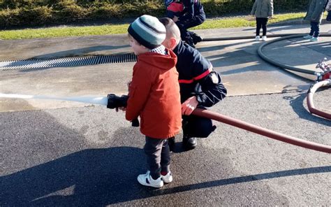 Visite De La Caserne Des Pompiers Pour Les Maternelles Ecole