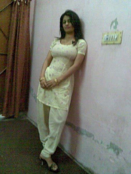 Hot Indian Girl In Tight Salwar Chuttiyappa