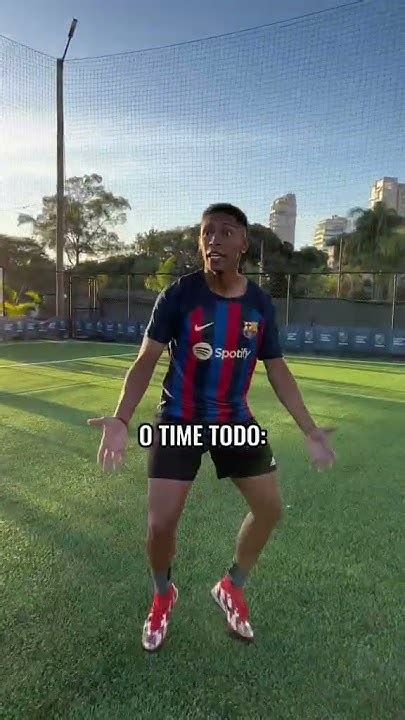 Quando O Meia Recebe A Bola 😮😮 Shorts Meme Futebol Humor Youtube