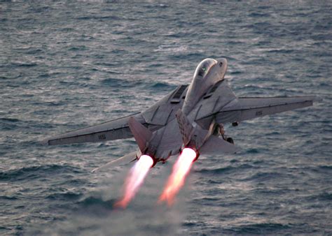 Le F 14 Tomcat Du 21ème Siècle Une Nécessité Pour Lus Navy