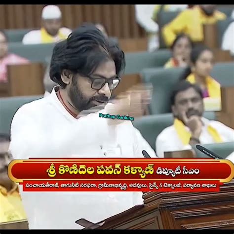 అసెంబ్లీలో అడుగుపెట్టి ప్రమాణ స్వీకారం చేస్తున్న జనసేన పార్టీ అధినేత