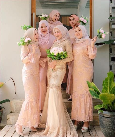 45 Model Dress Bridesmaid Hijab Modern Elegan 2022