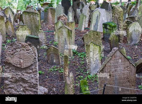 Old Jewish Cemetery Prague Stock Photo Alamy