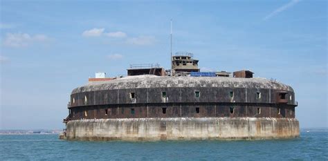 Horse Sand Fort Solent © Colin Babb Cc By Sa20 Geograph Britain