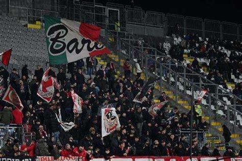 Curva Nord altro striscione contro la proprietà Il tuo vanto