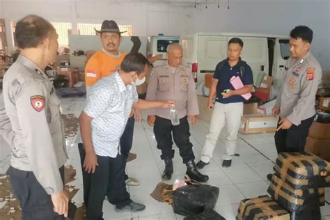 Polsek Kawalu Gagalkan Pengiriman Dus Paket Miras Jenis Ciu Dari Bali