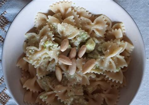 Ricetta Pasta Con Pesto Di Zucchine E Mandorle Di Barbara Spanedda