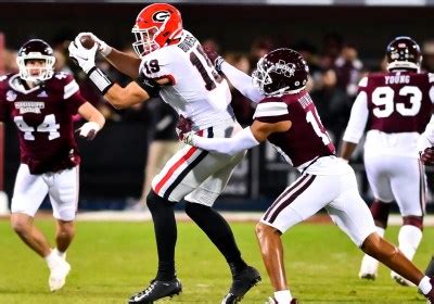 UGA Football: Dog Pair Named Rotary Lombardi Award Finalists – Field ...