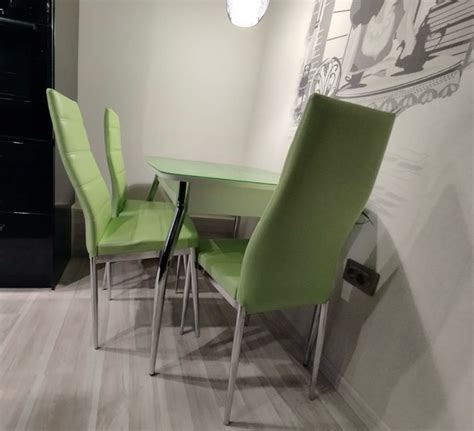 Кухонный стол + 3 стула Стол разбирается , столешница из закаленного ...