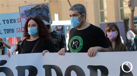 Una Manifestaci N Antitaurina Pide Prohibir Los Toros Ante La Plaza De