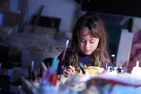 Desenho De Menina De 67 Anos Foto De Stock Imagem De Brincalhona