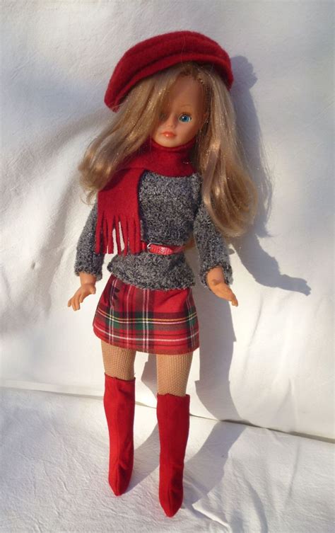 Poup E Cathie Bella Blonde Yeux Bleus Tenue Esprit Vintage Rouge Et Grise Fait Maison French
