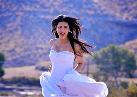 Shruti Hassan Hot Images From Ramaiya Vastavaiya Indian Actress Wallpapers Photos And Movie Stills