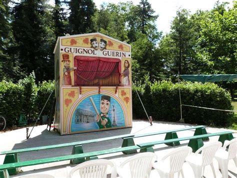 Un Nouveau Toit Pour Guignol