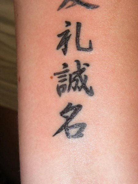Tato Tulisan Jepang Di Leher
