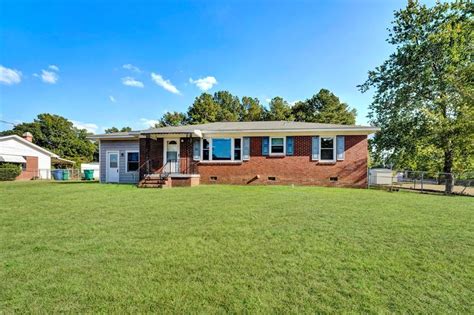 206 Alabama Ave Greenwood Sc 29646 See Est Value Schools And More