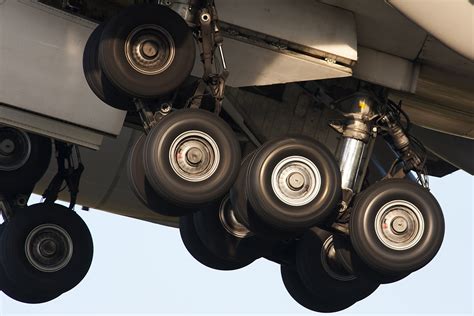 Boeing 747 Main Gear Wheels Spinning As This Nca 747 400 R Flickr