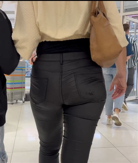 MILF In Thight Leather Pants Spandex Leggings Yoga Pants Forum