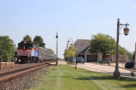 Lake Forest Metra Leads Md N Train At Lake Forest Flickr