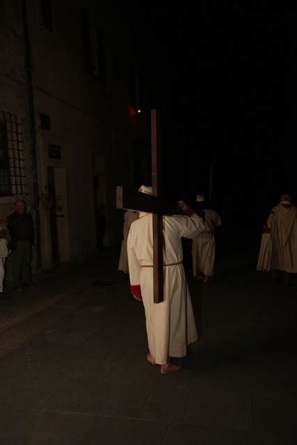 IN TANTI ALLA PROCESSIONE DEL VENERDÌ SANTO AD ASSISI Diocesi di